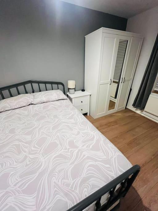 Immaculate 2 Bed Flat With Free Parking! Lejlighed Watford  Eksteriør billede