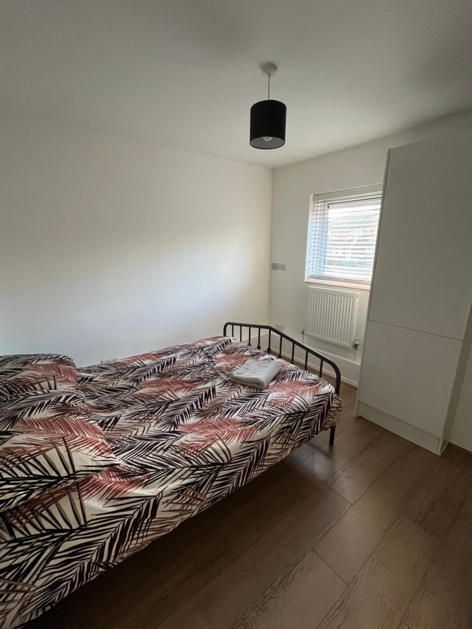 Immaculate 2 Bed Flat With Free Parking! Lejlighed Watford  Eksteriør billede