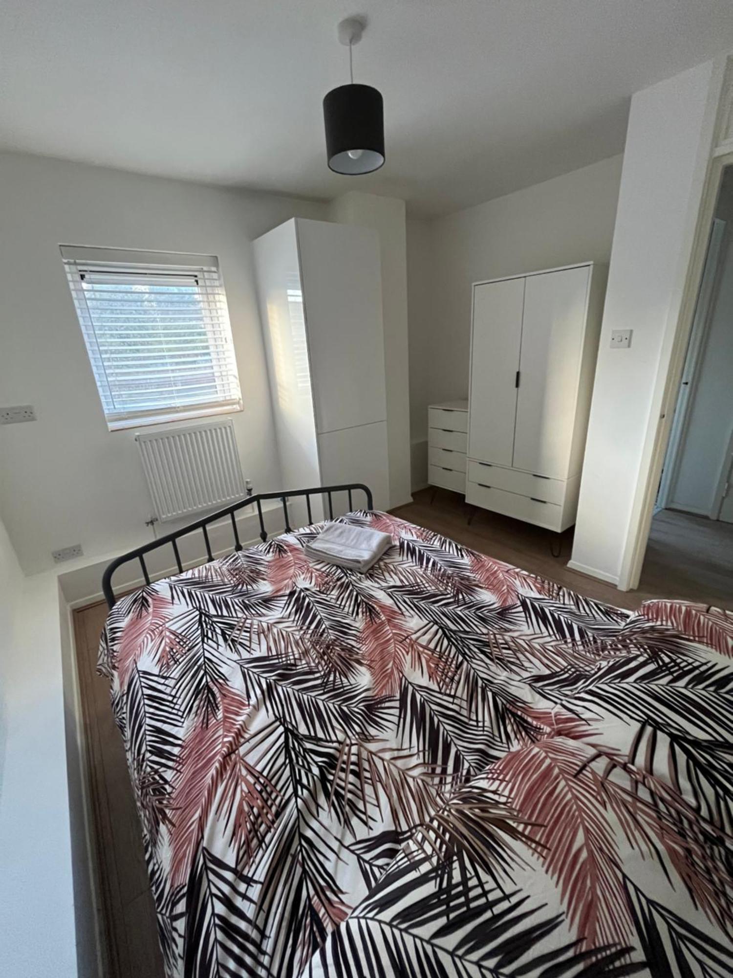 Immaculate 2 Bed Flat With Free Parking! Lejlighed Watford  Eksteriør billede